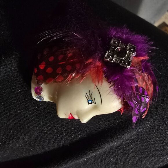 Vintage Lady Face Brooch Pin With Rhinestones & Feathers - Picture 1 of 6